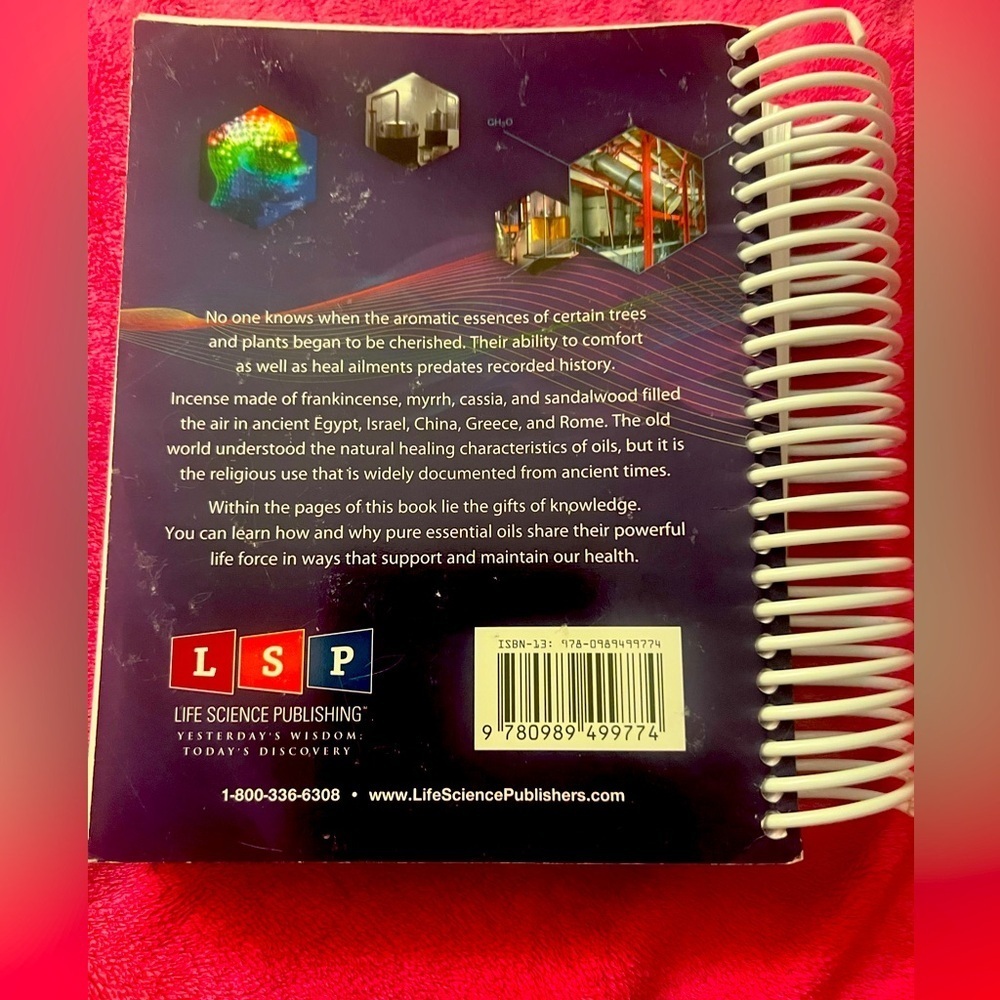 Essential Oils Pocket Reference - Sixth Edition - Picture 2 of 2